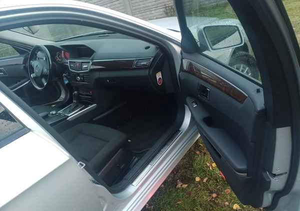 Mercedes-Benz Klasa E cena 47500 przebieg: 200000, rok produkcji 2009 z Bełchatów małe 79